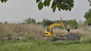 Озеро. Мини экскаватор.