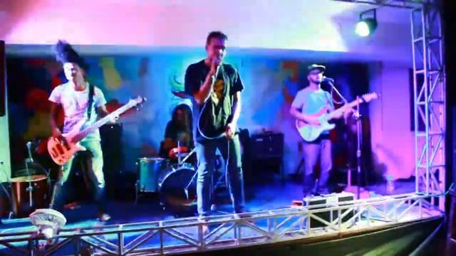 Another brick in the wall Cover _ Areials Band @ Fiesta смотреть онлайн