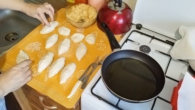 Готовим домашние музыкальные пирожки с горохом и сочные пирожки с капустой. Сезон вкусных пирожков) смотреть онлайн