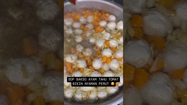 Sop bakso ayam tahu tomat #resepdietsehat #menudietsehat #resepdiet #dietsehat смотреть онлайн