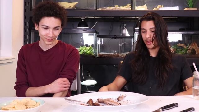 Eating a Rat Meant for Snakes | 10K Celebration смотреть онлайн