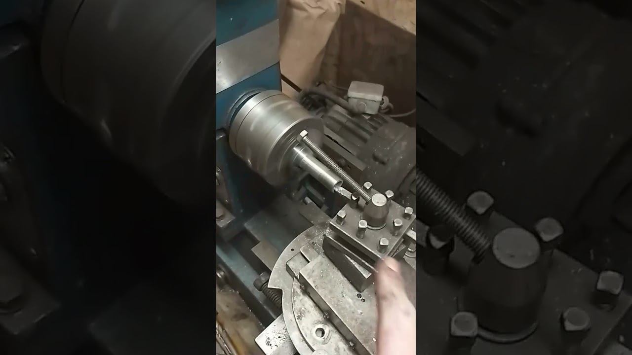 Первый конус на самодельной малой продольной подаче #ремонт #своимируками #мото #токарка #инструмент смотреть онлайн