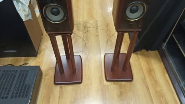 VICTOR SX-V1-M с подставками + ACCUPHASE E-280 смотреть онлайн