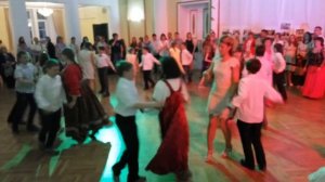 2016 05 23 4 и 6 класс на выпускном танцуют