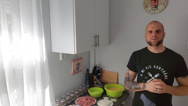 Tejfölös harcsapaprikás kapros-juhtúrós tésztával смотреть онлайн
