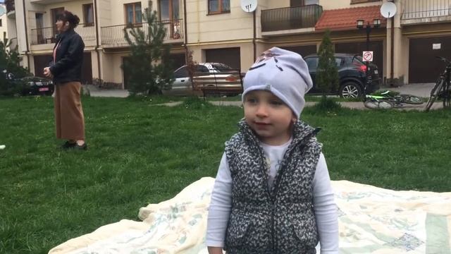 mr. Danik жарит шашлык во дворе.. смотреть онлайн