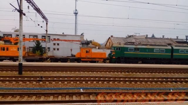 ДГКУ 3045 И Електровоз ВЛ8 1391 на жд вокзале Бахмут смотреть онлайн