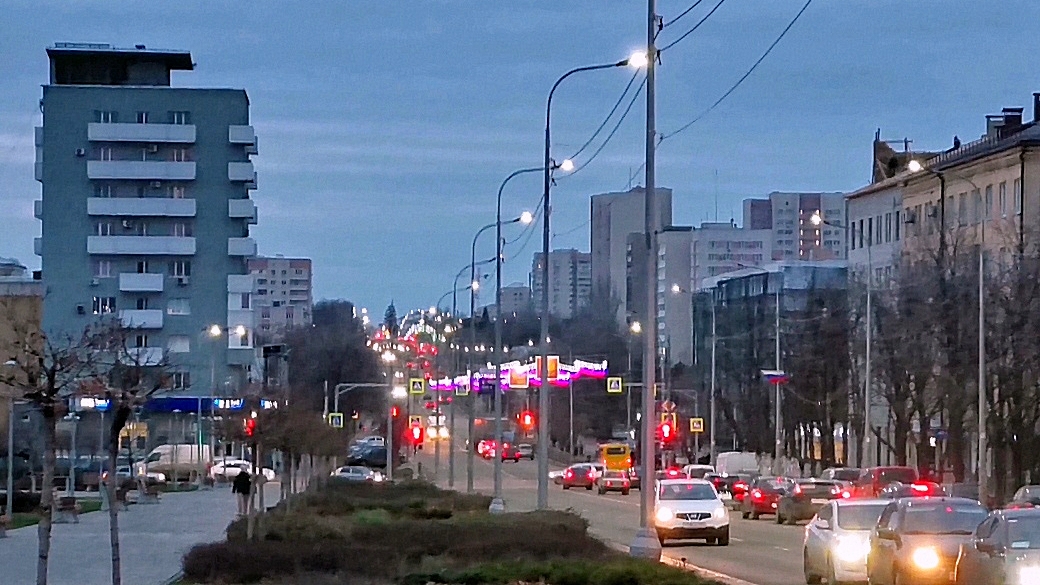 Мариуполь засиял Огнями Вечером и Днем🏙️🎄Ремонт и Жизнь сегодня смотреть онлайн