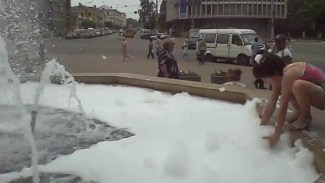 Тверь. Фонтаны с пеной смотреть онлайн