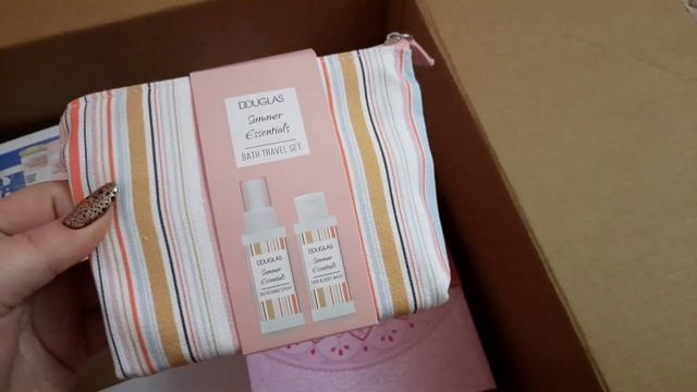 Unboxing Douglas! смотреть онлайн