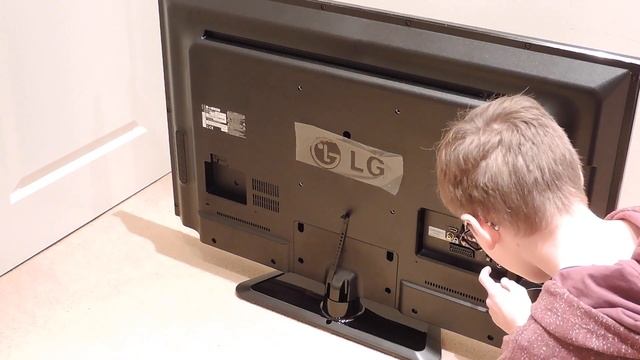 LG TV 42" Unboxing (42LN5400) смотреть онлайн