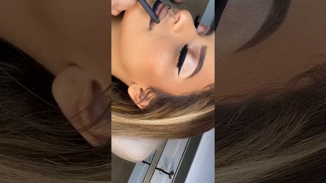Classic Makeup with Red lips💋💄/ maquillaje Clasico Labios Rojos paso a paso🍬🌈🍭❣️👄 смотреть онлайн