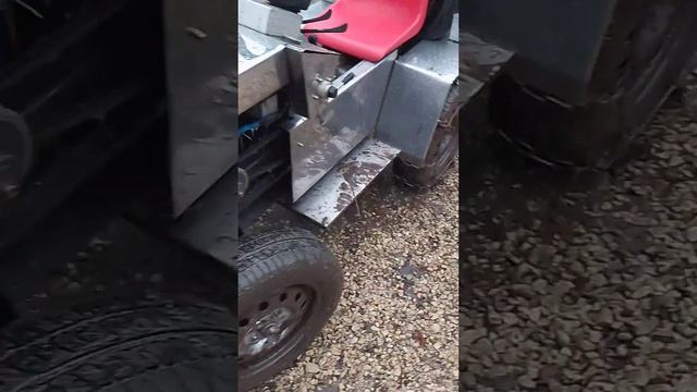 Выбил глаз #своимируками #минитрактор #деревня #село #ремонт смотреть онлайн