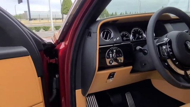 Rolls Royce Cullinan MY20 in Magma Red with the softest of tan/black hides. смотреть онлайн