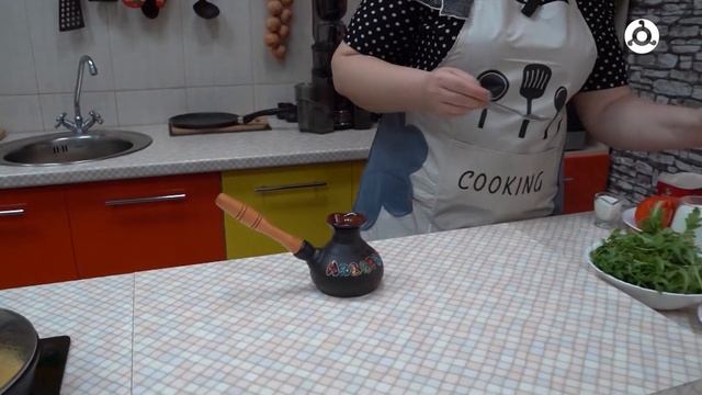 Утреннее меню. Готовим "Омлет с сосисками и помидорами". смотреть онлайн