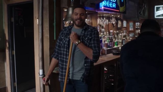 Siren Season 2, Episode 13 | Sneak Peek: Calvin Wants a Bodyguard | Freeform смотреть онлайн