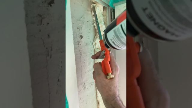 Откровенный алкаш!