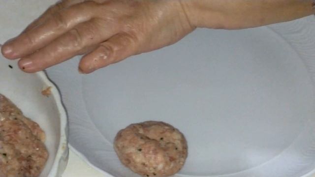 polpette di carne di manzo con salsiccia al pomodoro carciofini in padella ricetta polpette смотреть онлайн