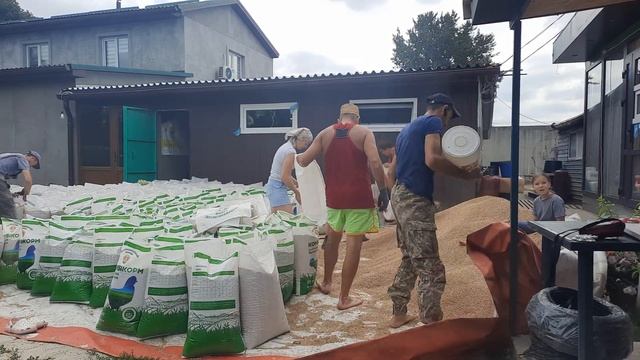 //🇺🇦молодь💪Гуртом веселіше,9 тон розирвали за 80 хвилин//Пакуємо в Міні мішок,зашиваємо,ховаємо// смотреть онлайн