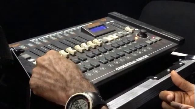 How to use Crocodile DMX 512 - English Intro смотреть онлайн