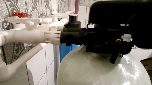 Фильтр-умягчитель, 4-ий этап монтажа. Пайка дренажа (слива в канализацию)) смотреть онлайн