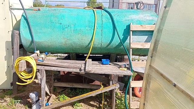 Капельный полив своими руками. Очень простой вариант.