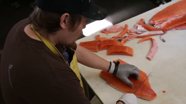 How to Properly Debone/ Remove Bones from Wild Alaskan Salmon смотреть онлайн