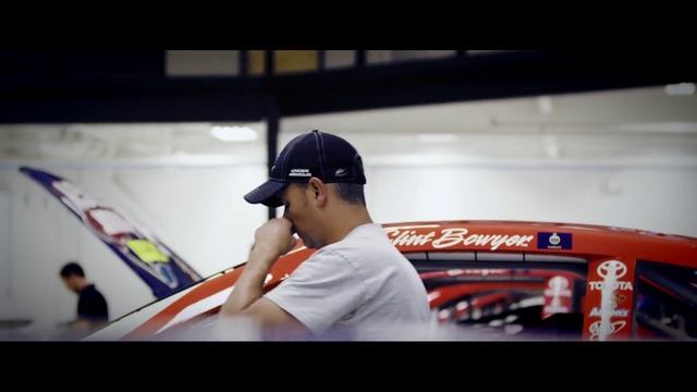 Clint Bowyer: On and Off the Track смотреть онлайн