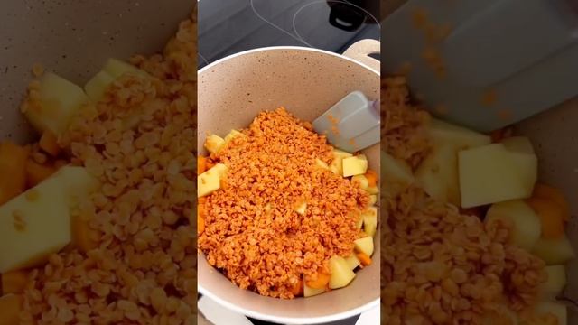 شوربه العدس مع البطاطس والجزر الصحيه 😋 смотреть онлайн