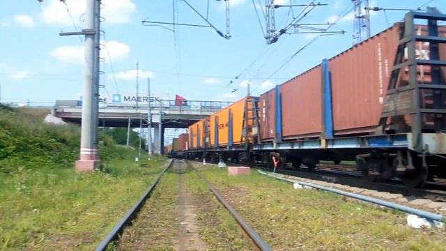 Электровоз ВЛ10-1757 с контейнерным поездом смотреть онлайн