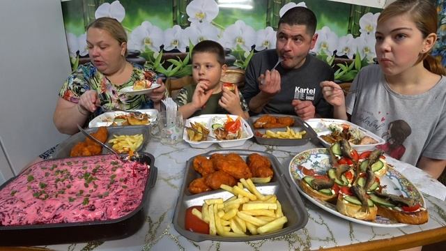 мукбанг крылышки баффало, шашлык, шубка