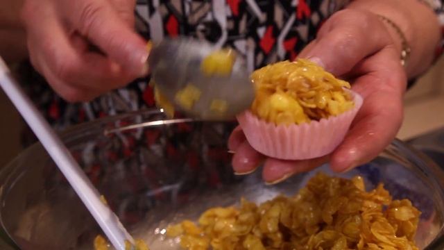 How to cook Honey Crackles - The Bush Bee Man смотреть онлайн