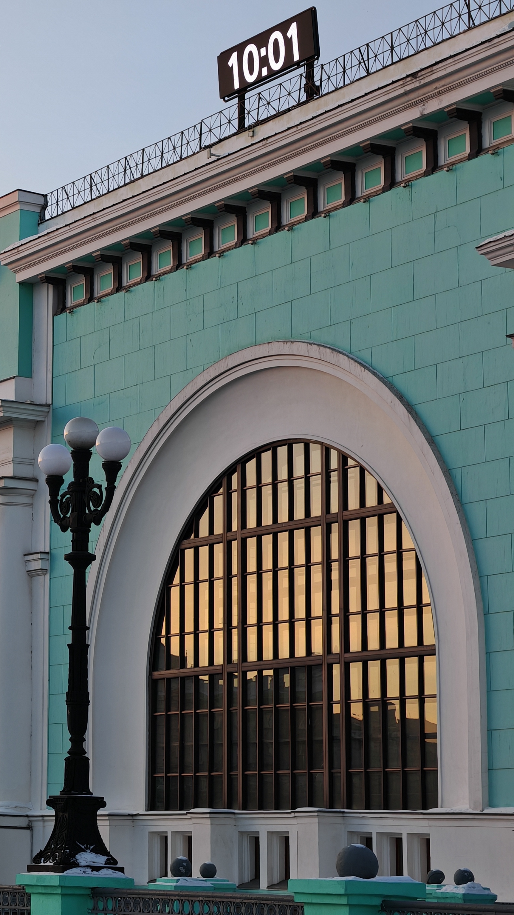 До оправления поезда осталось 5 минут❄️ смотреть онлайн