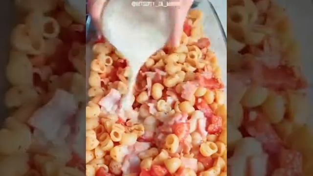 ЗАПЕКАНКА ИЗ МАКАРОН С БЕКОНОМ смотреть онлайн