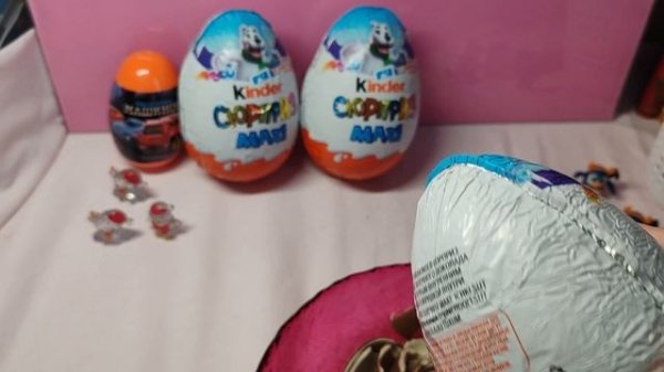 Распаковка сюрпризов, новогодний киндер сюрприз, киндер макси, kinder surprise, kinder maxi