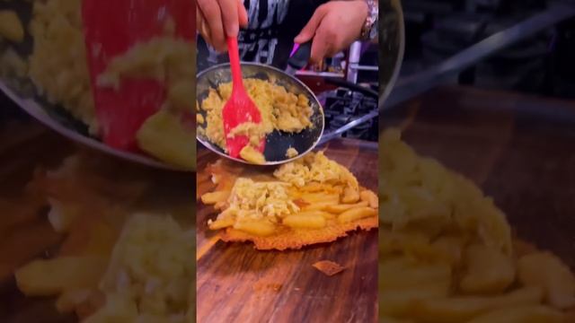 Cheeseburger Breakfast Burrito made of Cheese Fries #cookingathome #burgers #breakfast #burrito смотреть онлайн