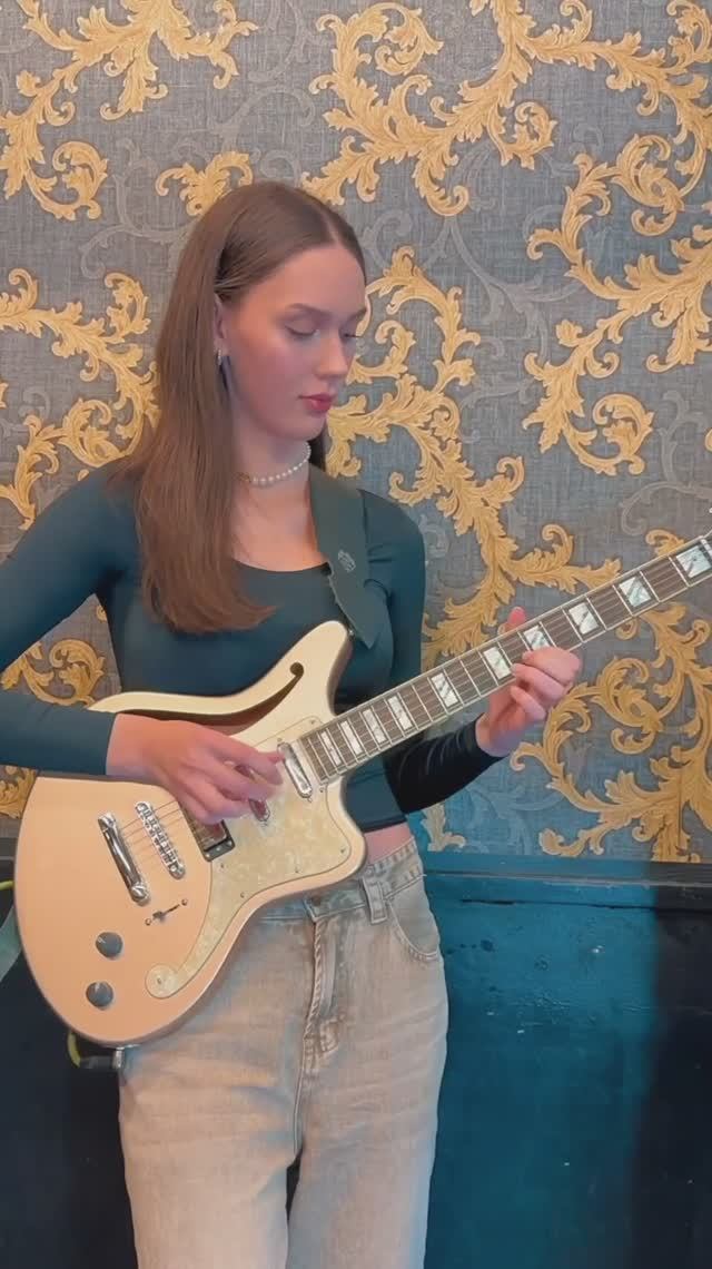 Акустическая гитара и электрогитара смотреть онлайн