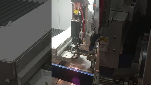 Резка металла на высокоскоростном лазерном труборезе LPC80-A5-AF6000/2000 Raycus смотреть онлайн