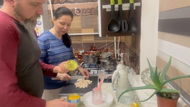 В АТБ за сметаной ,готовимся к дню рождения . смотреть онлайн