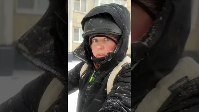 На велосипеде в снегопад смотреть онлайн