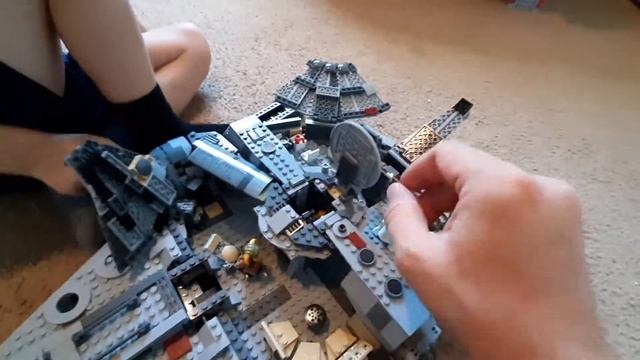 My 4 Year Old reviews the LEGO Star Wars Millennium Falcon 75257 смотреть онлайн