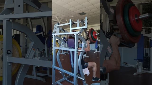 Жим в Хаммере на верхний отдел груди смотреть онлайн