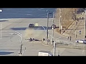 Водитель снес толпу пешеходов в Челябинске и скрылся с места ДТП.