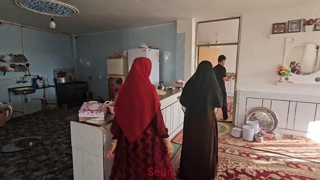 The bride's family invites the groom's family to their home for dinner and the first party смотреть онлайн