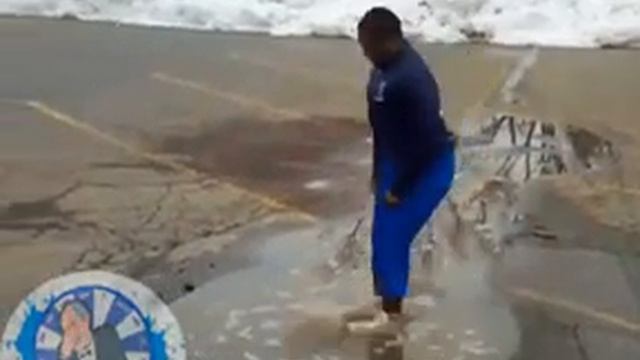 Неудачно прыгнул в лужу смотреть онлайн