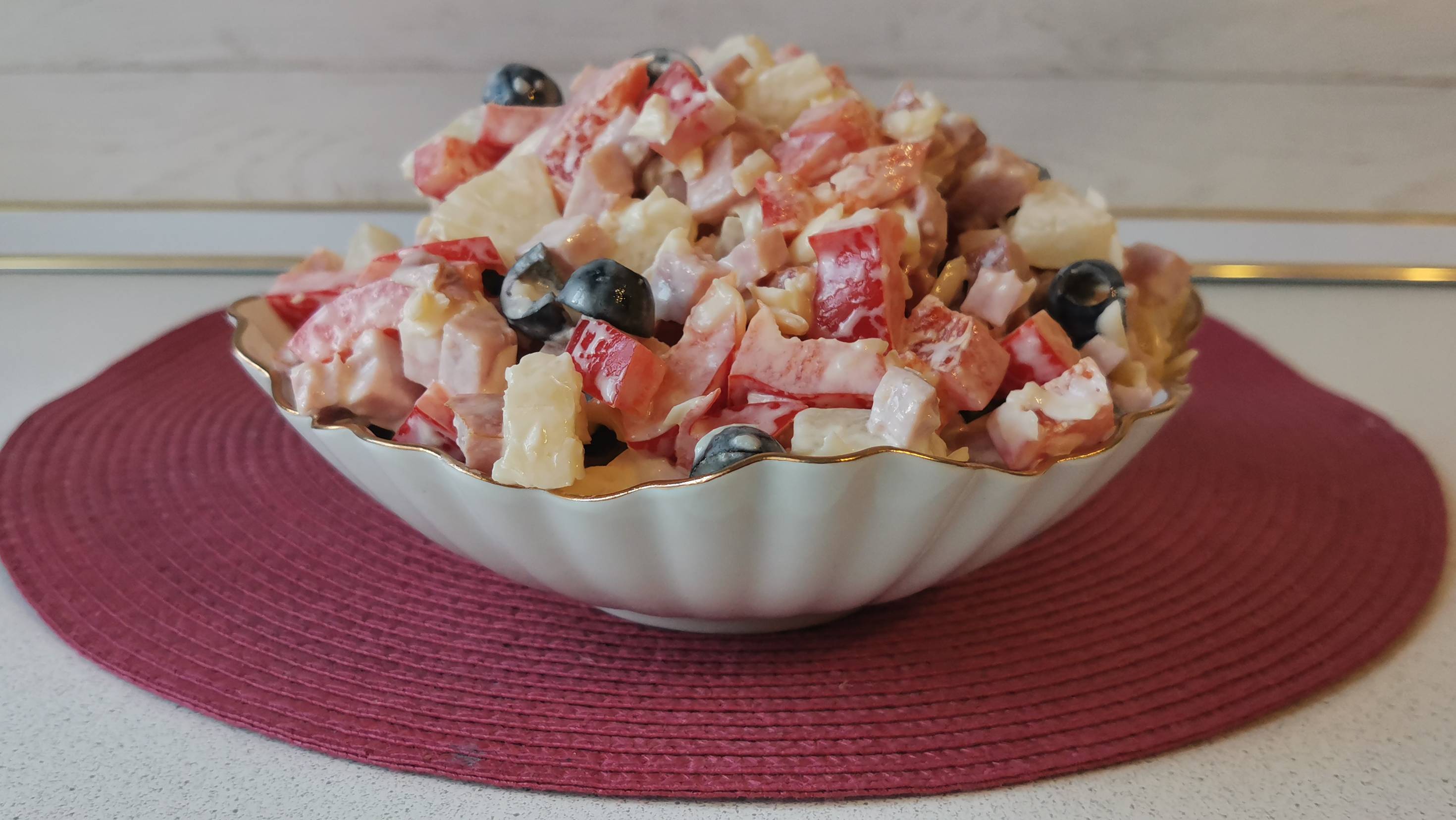 САЛАТ НА НОВЫЙ ГОД ЗА 10 МИНУТ. Всё смешал и готово. Простой рецепт вкусного салата на скорую руку. смотреть онлайн