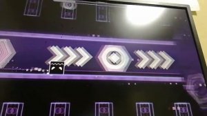 играю в  geometry dash  рекорды и 500 алмазов
