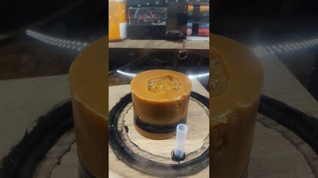 Пробую отлить деталь из эпоксидной смолы под разряжением. Удаляю пузырьки. смотреть онлайн