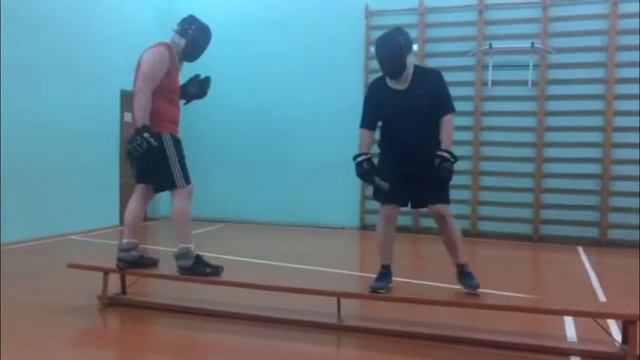 На скамейке. Спарринг. Ножи смотреть онлайн