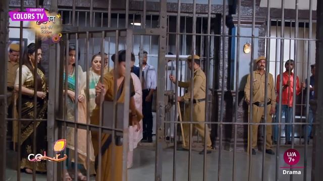 Suhaagan NEW PROMO: Bindiya Aur Payal Ne Millaya Haath, Krish Aur Uski Family Pohachi Jail смотреть онлайн